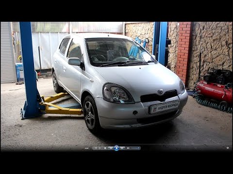 Видео: Замена подшипника передней ступицы на Toyota Vitz Тойота Витц SCP10 2001 года