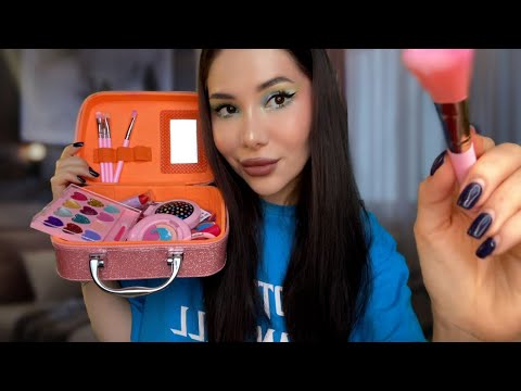 Видео: АСМР МАКИЯЖ ДЕТСКОЙ 💄КОСМЕТИКОЙ ОТ СТАРШЕЙ СЕСТРЫ💅🏼⭐️