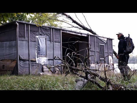 Видео: Штормовой ветер в заброшенной рыбацкой хижине, новенькая огромная печь, лови и готовь