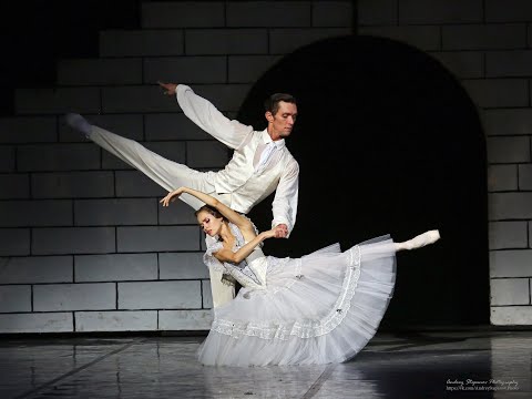 Видео: Дама с камелиями Галина Гармаш/The Lady of the Camellias Galina Garmash 14. 11. 2022