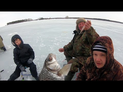 Видео: Рыбалка просто сказка! Весенний Жор. Плотва по последнему льду 2019.