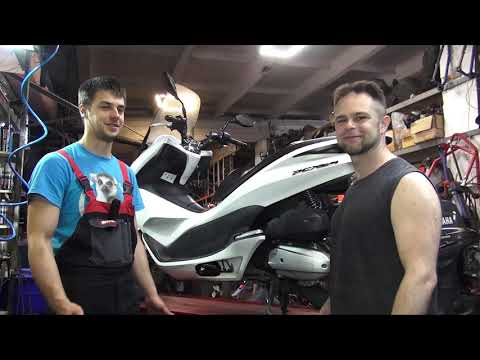 Видео: Меняем вариатор в Bike-Station на Honda pcx 150