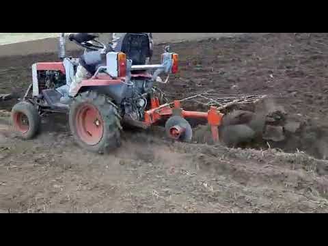 Видео: весенняя вспашка на кмз-012
