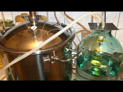 Видео: Вторичная вакуумная дистилляция виноградного самогона для укрепления.