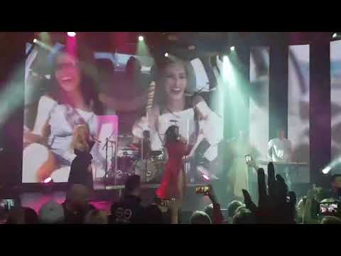 Видео: SEREBRO - Мама Люба (Рига, 21.01.17)