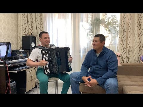 Видео: Можно слушать вечно • Посмотрите как красиво поют и играют на баяне