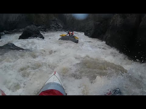 Видео: Порог "Президиум", 6 к.с., Мажой, "Мажойский каскад", р. Чуя, 01 мая 2017