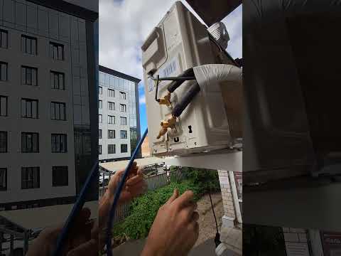 Видео: Вакуумирование трассы кондиционера 