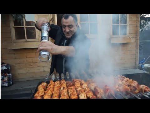 Видео: Новый рецепт сочного шашлыка от Жоржа на мангале
