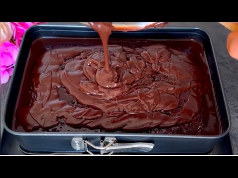 Видео: Шоколадный торт (8 столовых ложек)! Так просто, просто супер! Тает во рту!