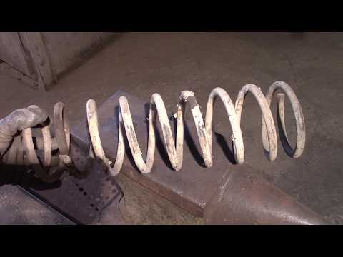 Видео: Сделал кузнечное приспособление для листиков из пружины