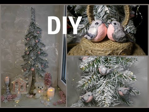 Видео: Заснеженная ёлка из еловой ленты и птички из ваты