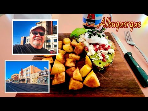 Видео: Уникальное кафе Curious Toast Cafe | Прогулка по центру Альбукерке | Загляните в отель Aandaluz