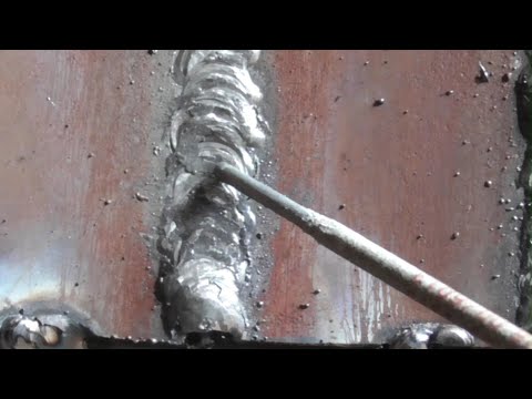 Видео: Как электродом заварить большой зазор на тонком металле в вертикальном положении