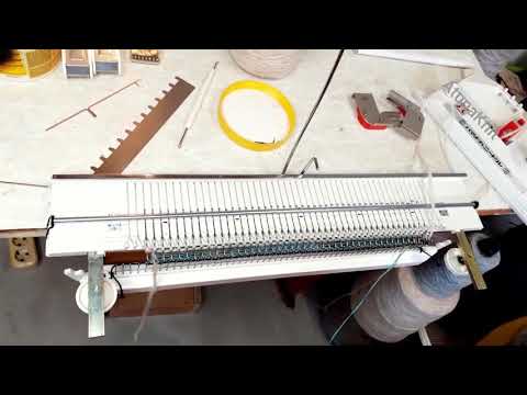 Видео: ПЛАТОЧНАЯ ВЯЗКА на вязальной машинке HAMANAKA ! Garter stich knit on knitting machine HAMANAKA