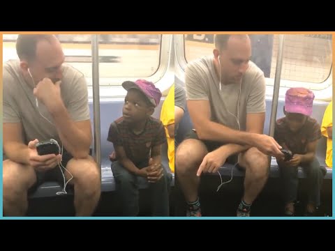 Видео: 100 случайных проявлений доброты, которые заставят вас плакать!