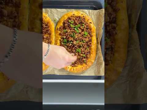 Видео: ОЧЕНЬ СОЧНЫЕ мясные лодочки за 20 минут! #рецепты #рецепт #еда #вкусно #рекомендации #блюдо