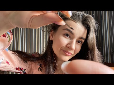 Видео: АСМР очень близкий липкий шепот 🤤 звуки рта, красим бровки😴