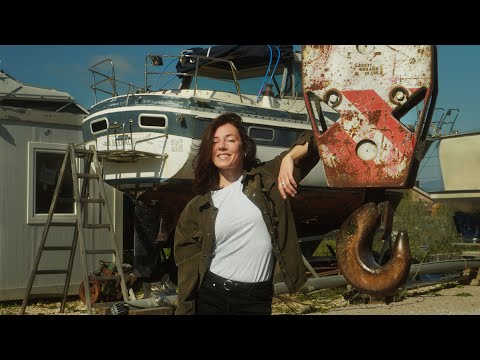 Видео: Как будет Выглядеть Ваша Жизнь, если вы Подберете с Улицы Брошенную Яхту