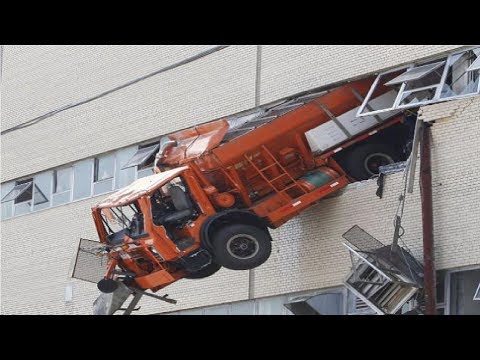 Видео: КТО ВЫДАВАЛ ИМ ПРАВА? ИДИОТЫ 99 УРОВНЯ.