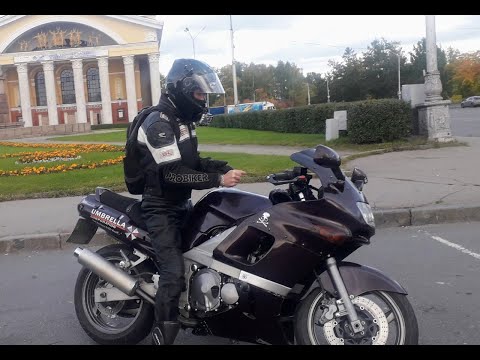 Видео: Kawasaki zzr400 -2 Небольшое т.о. меняем масло.
