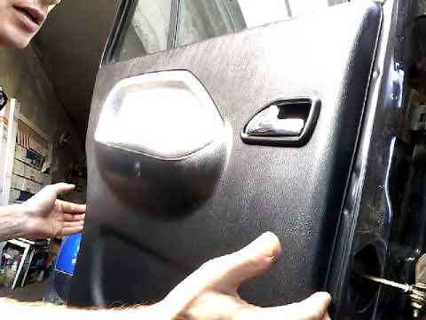 Видео: Как снять обшивку карту задней двери CHERY AMULET(2008)demontaz zamiana boczka drzwi tyl/door panel