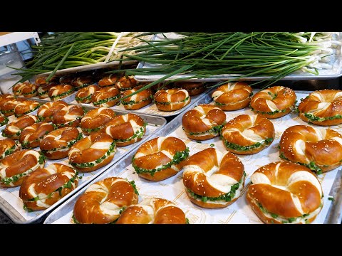 Видео: щедрые ингредиенты! Приготовление бублика со сливочным сыром и зеленым луком - Корейская уличная еда