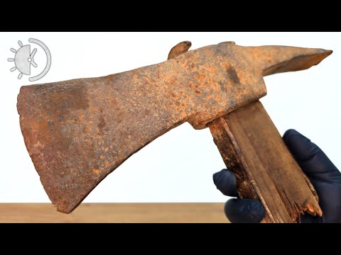 Видео: Реставрация пожарного топора – полированное блестящее лезвие, рукоятка из ясеня ручной работы.