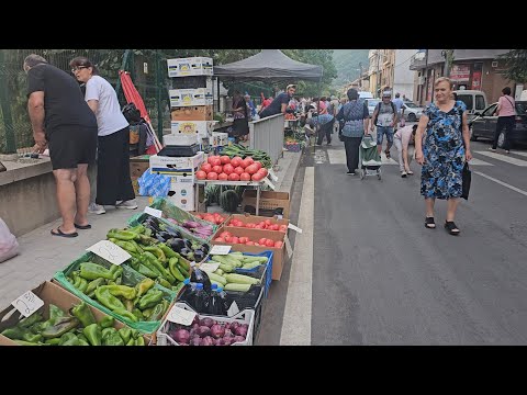 Видео: На пазар в гр. ПЕТРИЧ | Жега , ниски цени , прясна стока ... - Пазари и Битаци