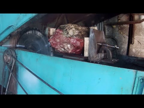 Видео: Большой распиловочный станок по камню
