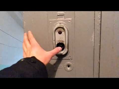 Видео: Остатки от ГДРовского лифта! | Распашной лифт НЗСМ 1965 г.в., V=0,65 м/с, г/п 350 кг