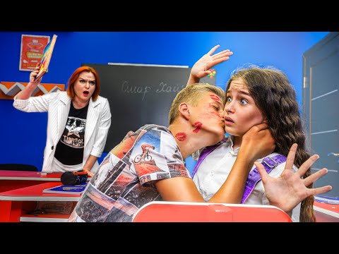 Видео: НЕОЖИДАННЫЙ ПОЦЕЛУЙ ПРЯМО НА УРОКЕ!!!