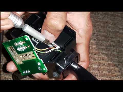 Видео: Honda Hi Ближний свет не работает. Ремонт и замена комбинированного переключателя.