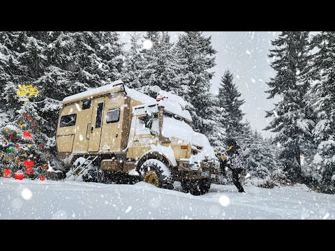 Видео: Новогодний лагерь в сильный снегопад