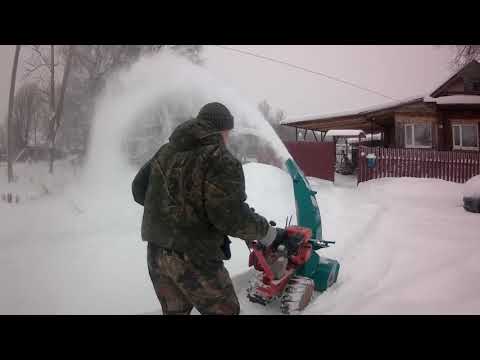 Видео: Продолжаем уборку снега снегоуборочной приставкой СМ-600