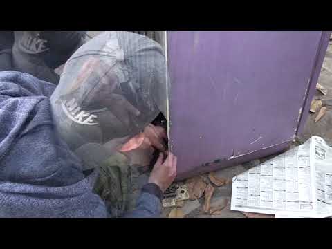 Видео: Ремонт советского холодильника