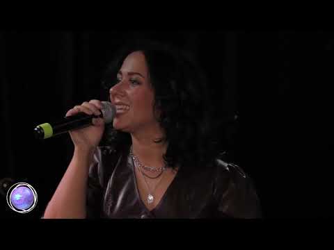 Видео: Сумасшедшая песня