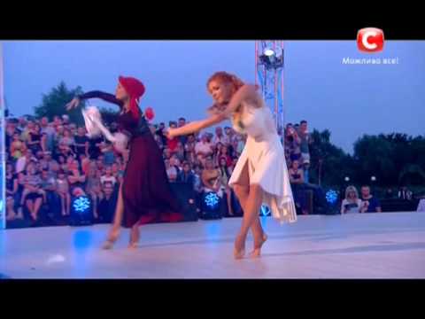 Видео: Танцуют все 6 сезон - Ирина и Яна. Танец - Свекровь и невестка.Концерт в селе. 08.11.2013