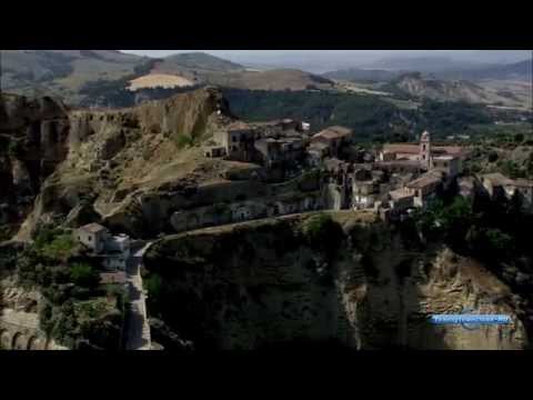 Видео: Прекрасная Италия: Базиликата - от Бернальды до Мельфи