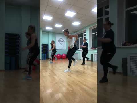 Видео: Тренировка с полотенцем! Верхний плечевой пояс, спина, ноги!