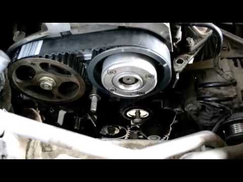 Видео: Замена ремня ГРМ Renault К4М K4J Replacing the timing belt Renault K4M K4J