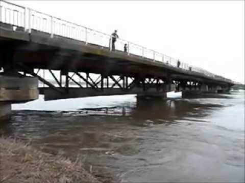 Видео: Нижегородская обл., с. Гагино, р. Пьяна (Половодье 2012)
