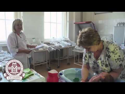 Видео: Первое купание новорожденного || ОВП