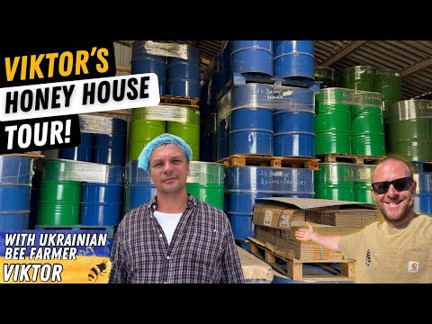 Видео: Экскурсия по медовому дому Виктора, где он может добывать 90 000 кг меда в год!!