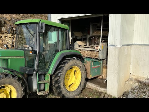 Видео: Ферма в Германии.Лента для помёта.