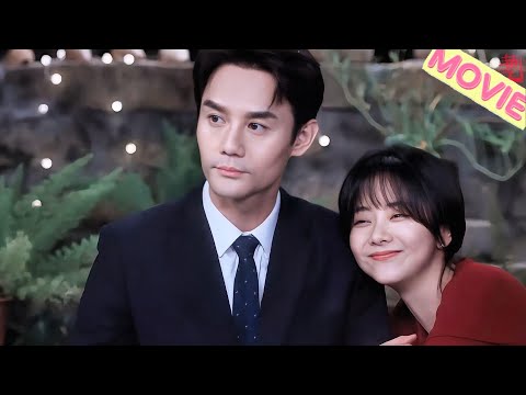 Видео: Кто-то попросил у него WeChat, она обняла его руку: «Не дам!» Он улыбнулся💙✈️❤️🔥