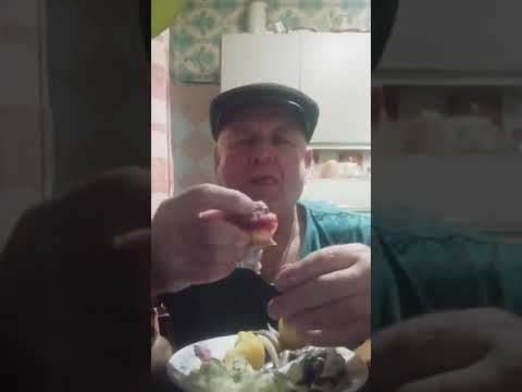 Видео: На перекус, селёдка и хамса с картошкой в мундире. Приятного всем аппетита.