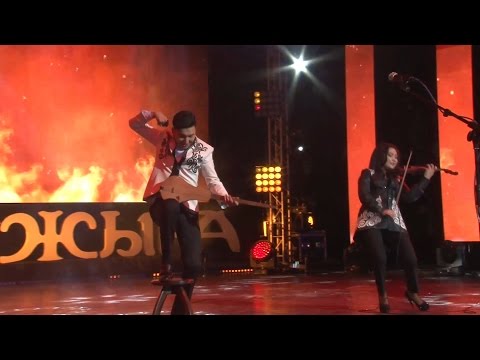 Видео: Мына САГА дуэт!!! Комуз+Скрипка=СУПЕР музыка! // #Санжыра Сыйлыгы 2016 // НТС