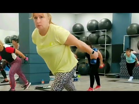 Видео: Фитнес. Силовые на мышцы Рук,  Спины | Kira Kamini | Открытая йога Москва  в прямом эфире!