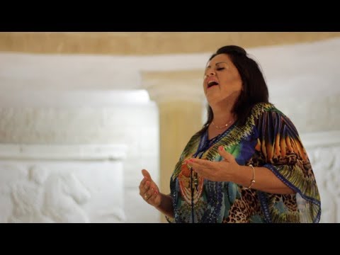 Видео: Смиляна Захариева, най-мощният глас в света (130 db)